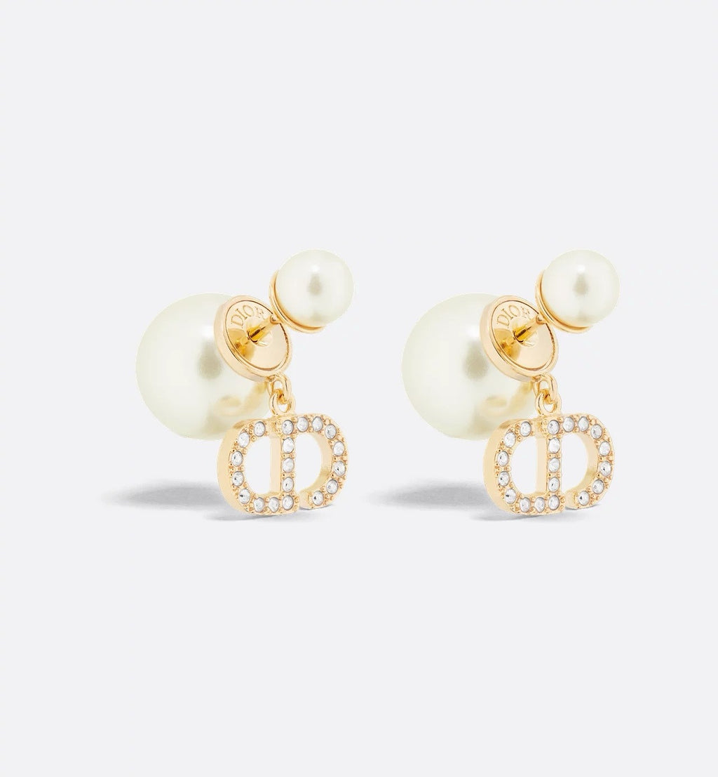Winniemodo,Winnie modo,Dior tribales earrings pearls,Dior cd logo earrings,Dior pearls earrings sale,Dior pearls earrings,Dio
