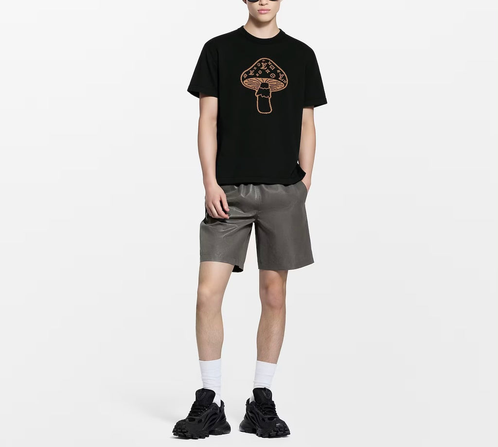 Winniemodo,Winnie modo,Louis Vuitton 1AJBUX,LV 1AJBUX,Louis Vuitton t-shirt,Louis Vuitton t-shirt mushroom,LV t-shirt,LV shir