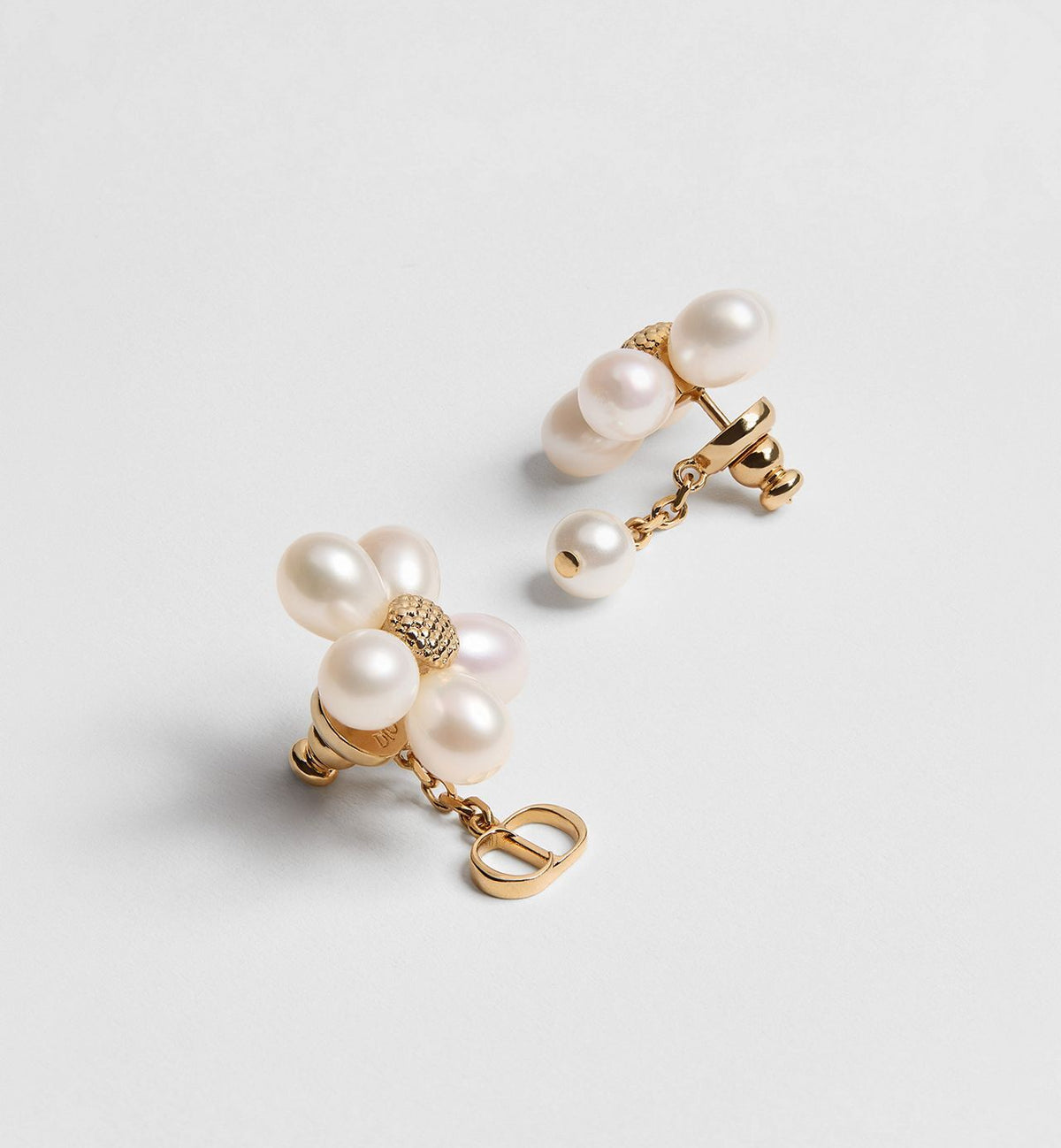 Winniemodo,Winniemodony,Dior pearls earrings,Dior Floral earrings,Dior Flower earrings,Dior earrings,Dior earrings sale,Dior