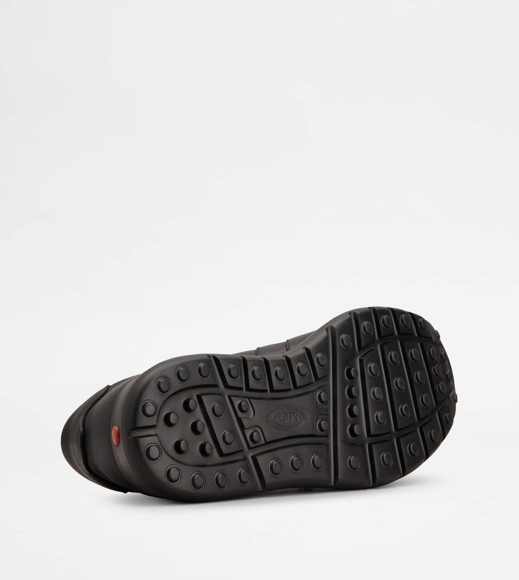 Winniemodo,Winnie modo,Tods XXM79K0Z281THCB999,Tod’s red dot sneakers,Tod’s sneaker,Tod’s sneaker all black,Tod’s sneaker sal