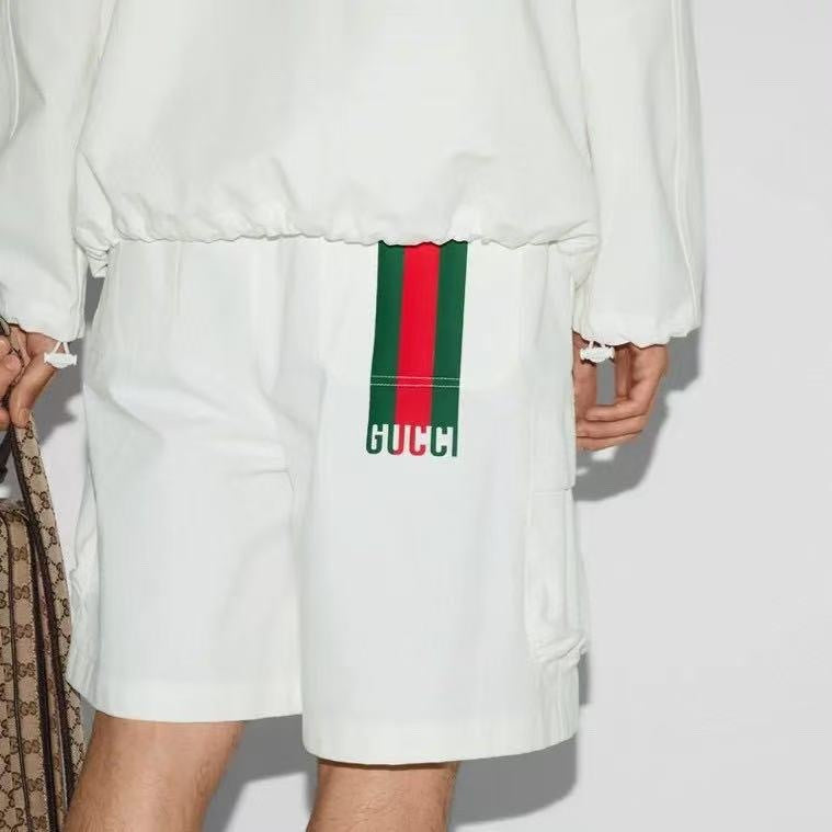 Gucci 814620 ZAIAK,Gucci white shorts,Gucci white shorts mens,Gucci white shorts mens on sale,Gucci white shorts mens 2025,Gu