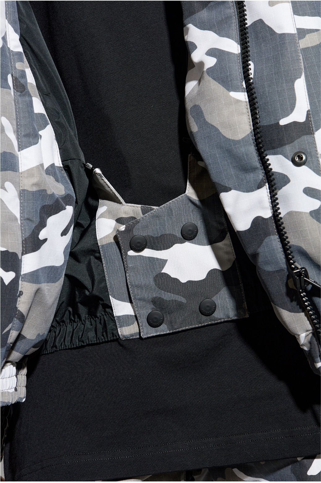 Balenciaga 813160TRL08,Balenciaga ski jacket,Balenciaga camo  jacket,Balenciaga jacket authenticity,Balenciaga ski jacket on