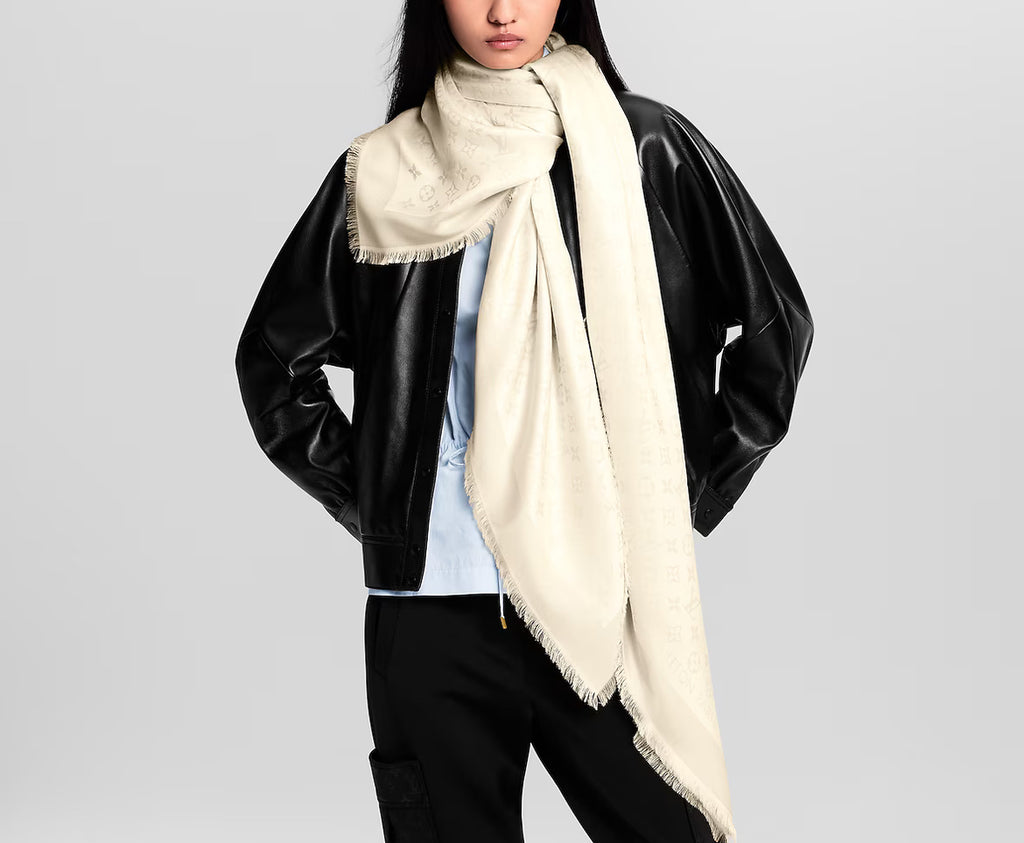 Louis Vuitton M74026,LV M74026,Louis Vuitton monogram shine shawl,LV monogram shine shawl,Louis Vuitton white scarf,LV white