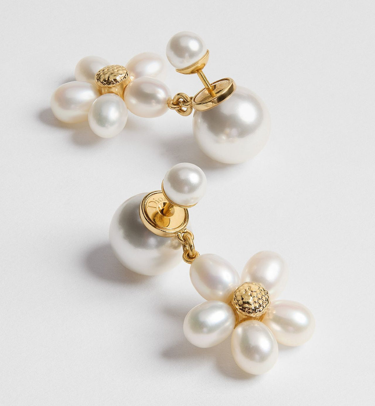 Winniemodo,Winniemodony,Dior pearls earrings,Dior Floral earrings,Dior Flower earrings,Dior earrings,Dior earrings sale,Dior