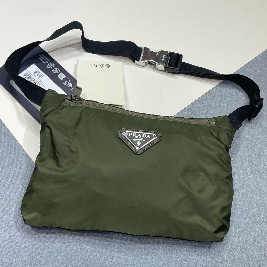 Winniemodo,Winnie modo,Prada SGC835OOO1WQ9,Prada hooded lightweight jacket,Prada windbreaker,Prada jacket green,Prada jacket