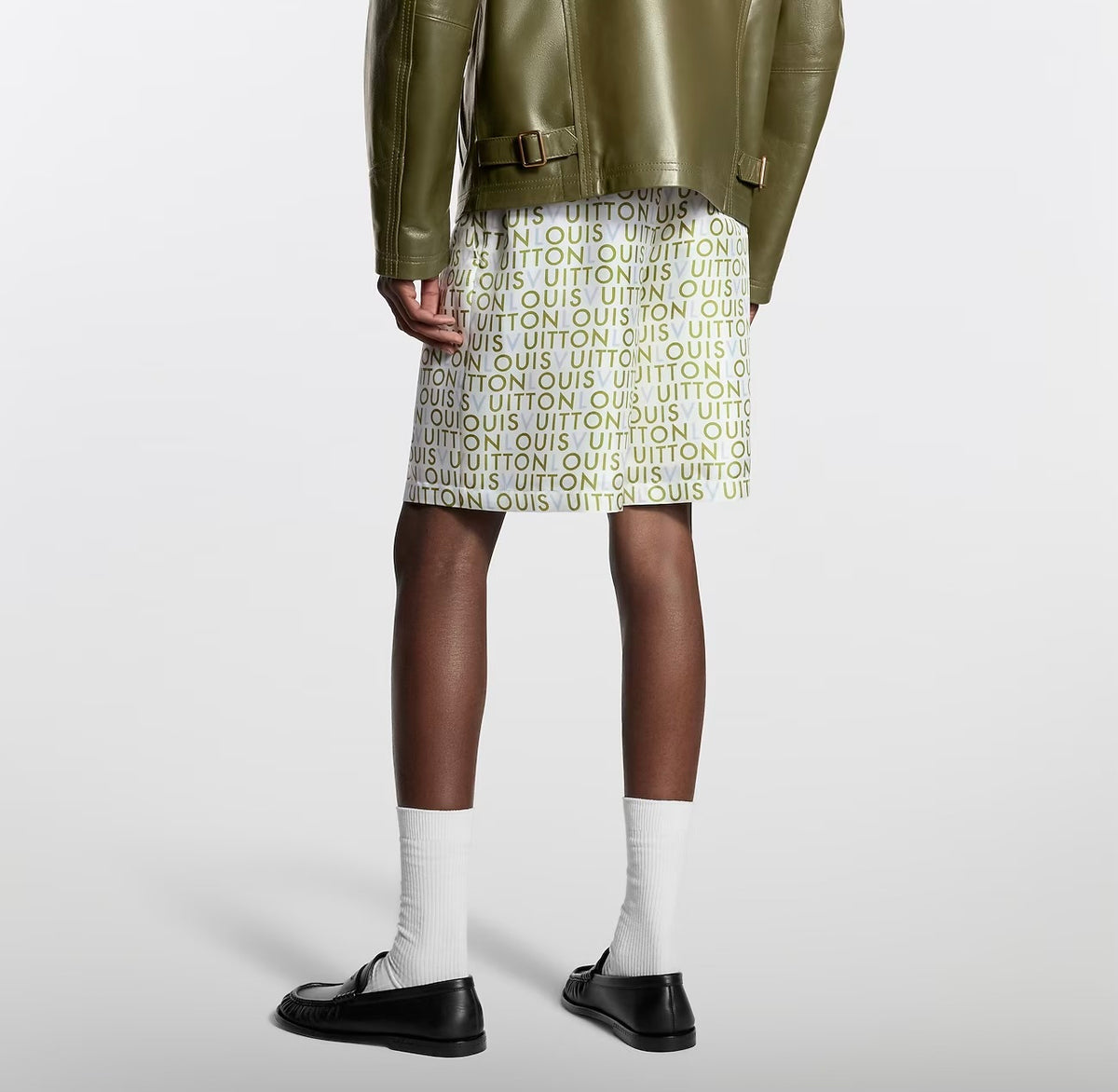 LV 1AJUTJ,best clothing brands USA,Louis Vuitton shorts outlet,Louis Vuitton clothes sale,Louis Vuitton shorts sale