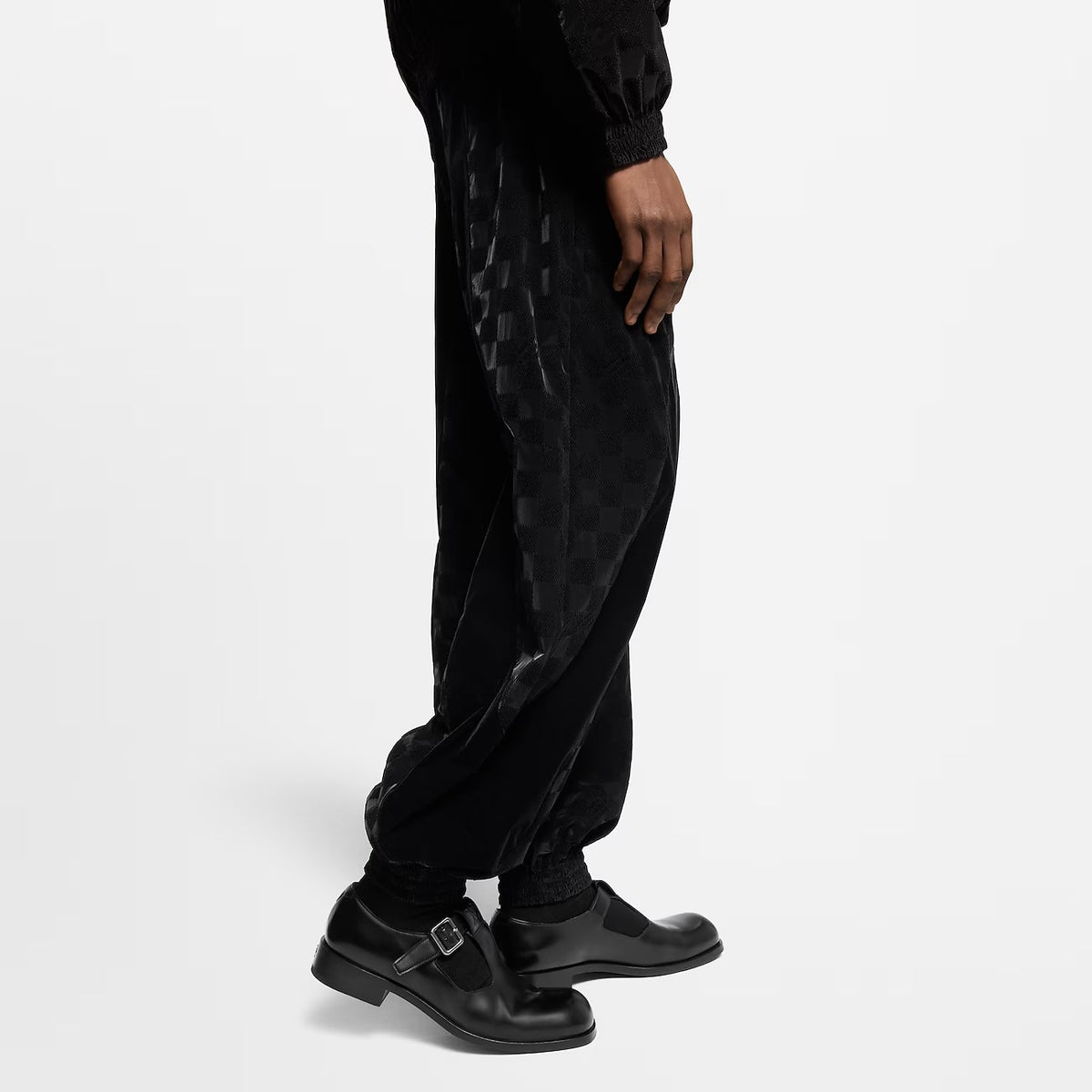Winniemodo,Winnie modo,Louis Vuitton 1AHCDQ,LV 1AHCDQ,Louis Vuitton Damier track pants,LV Damier track pants,Louis Vuitton pa