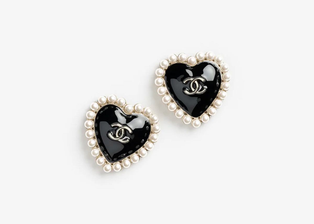 Winniemodo,Winnie modo,Chanel studs earrings,Chanel earrings,Chanel earrings sale,Chanel earrings heart,Chanel earrings black