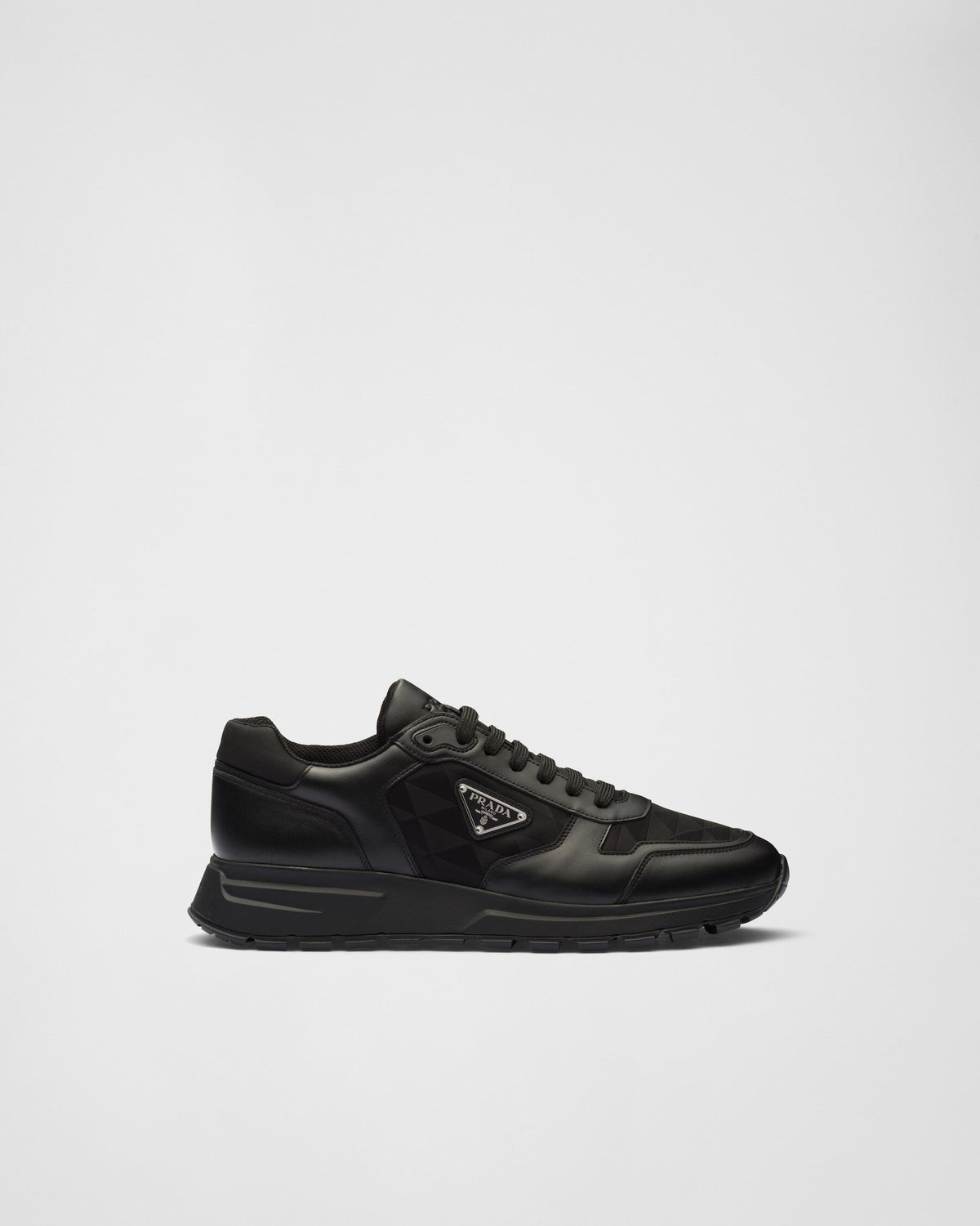 Winniemodo,Winniemodony,Prada 2EE390,Prada re-nylon sneaker,Prada sneaker black,Prada sneaker men,Prada sneaker triangle prin