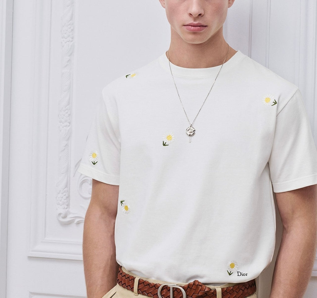 Winniemodo,Winniemodony,Dior 683J627A3036,Dior T-shirt with Daisy embroidery,Dior t-shirt 2026,Dior t-shirt outlet,Dior t-shi
