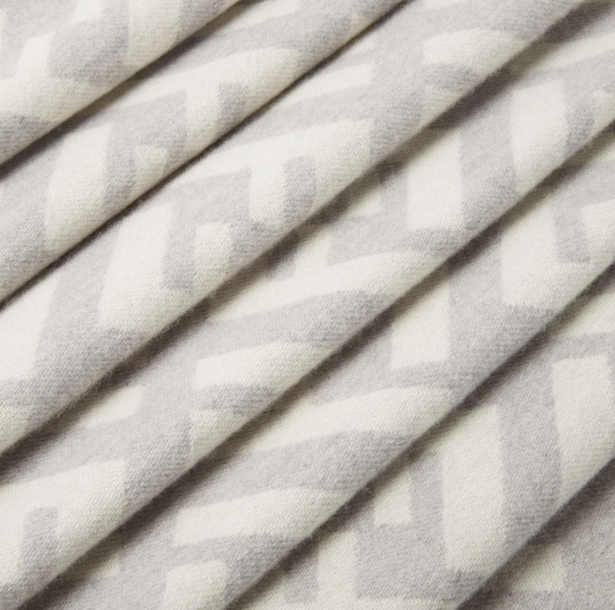 Winniemodo,Winniemodony,Fendi FXT260A8RS,Fendi FF scarf,Fendi FF scarf sale,Fendi FF scarf grey,Fendi scarf monogram,Fendi sc