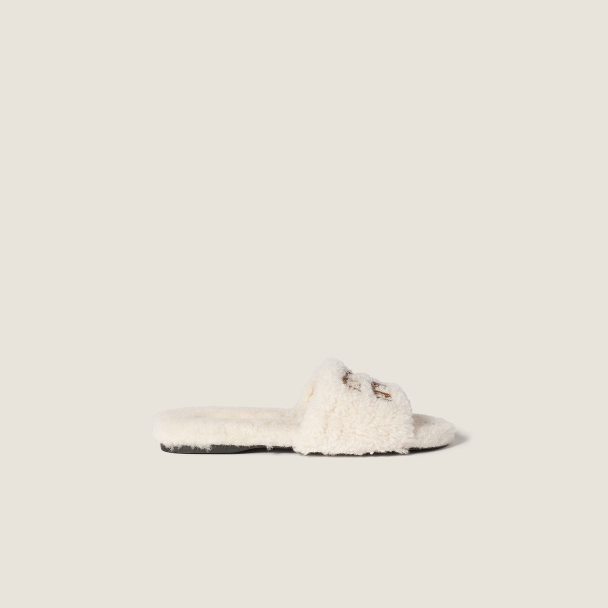 Winniemodo,Winnie modo,MIU MIU 5XX664,MIU MIU shearling slippers,Miu Miu shearling slides,MIU MIU slippers fur,MIU MIU slippe
