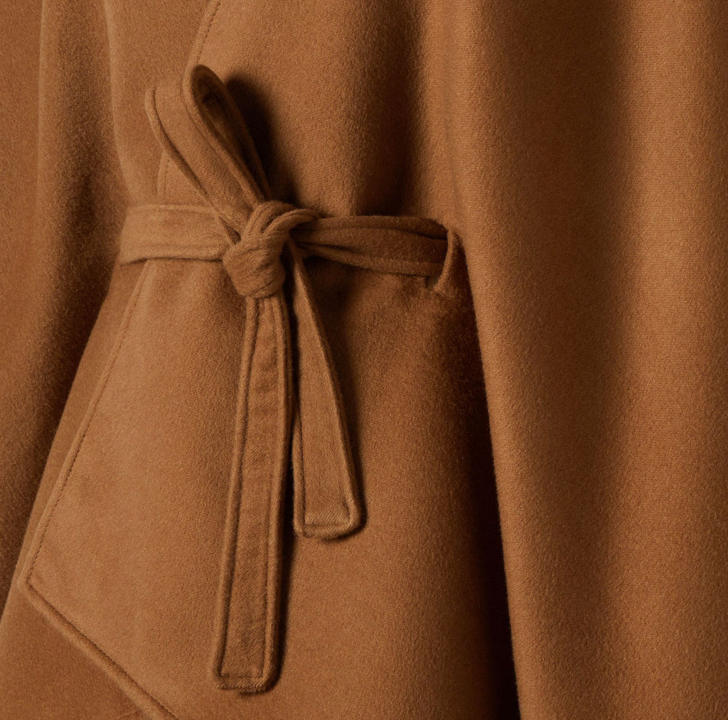Winniemodo,Winnie modo,Fendi FXX807AYKS,Fendi cashmere poncho,Fendi poncho,Fendi cloak,Fendi poncho sale,Fendi cloak sale,Fen