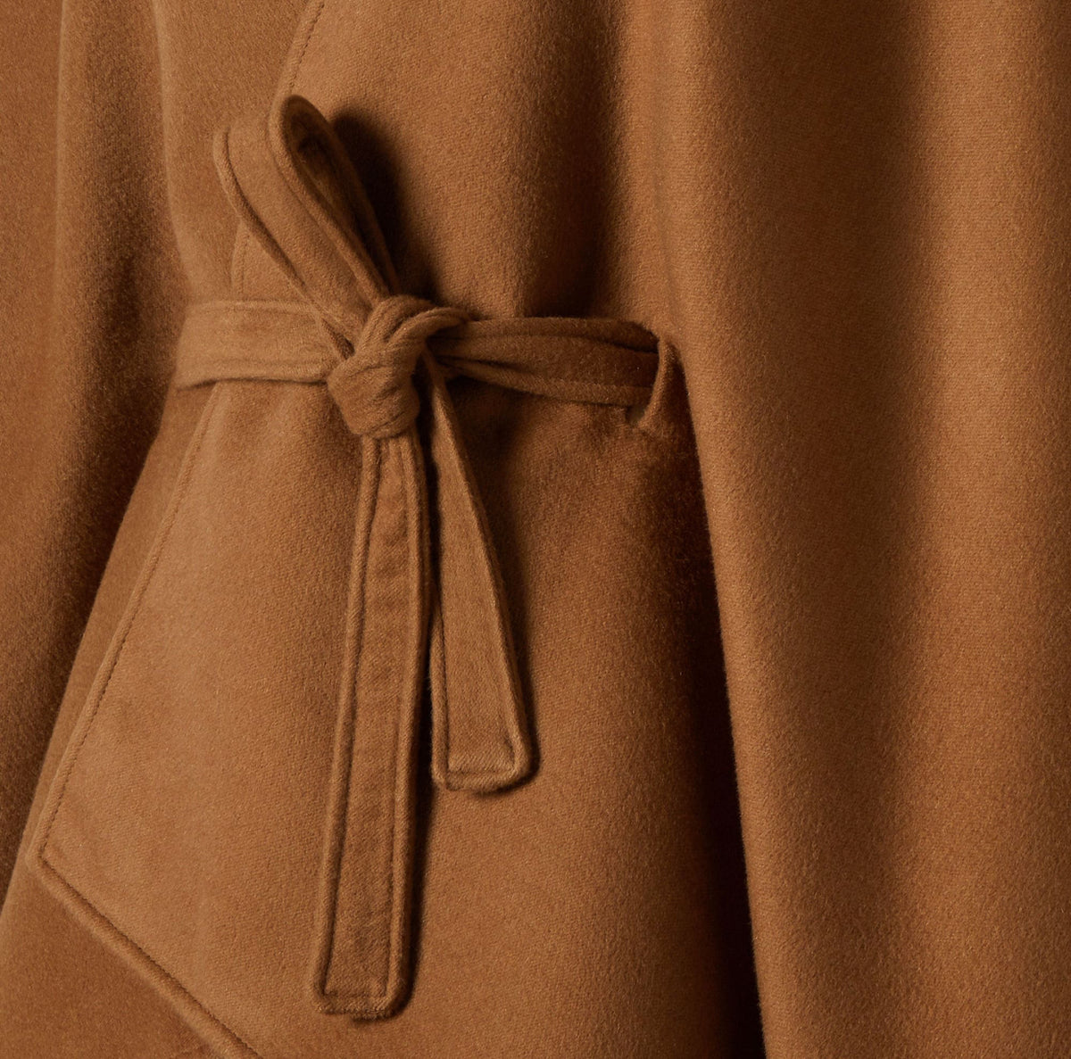 Winniemodo,Winnie modo,Fendi FXX807AYKS,Fendi cashmere poncho,Fendi poncho,Fendi cloak,Fendi poncho sale,Fendi cloak sale,Fen