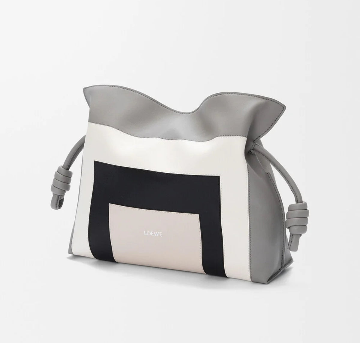 Winniemodo,Winnie modo,Loewe A411FC1XDD,Loewe bag,Loewe bag sale,Loewe flamenco bag,Loewe flamenco medium,Loewe flamenco medi