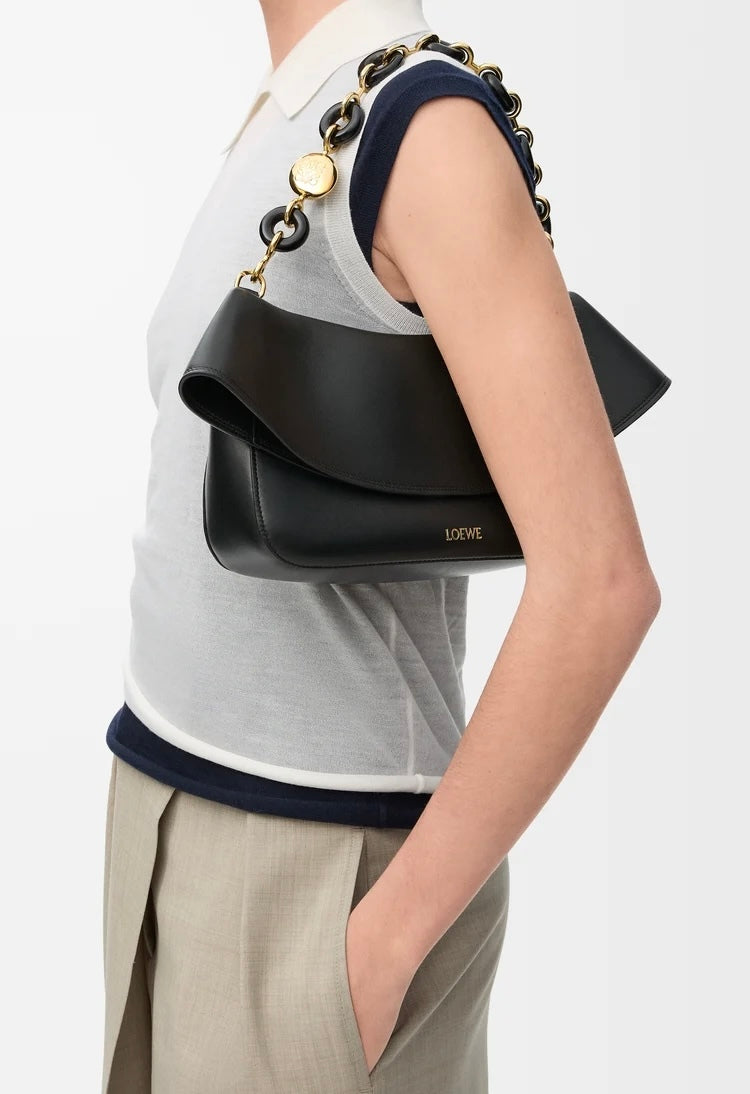 Winniemodo,Winnie modo,Loewe AP22P22X07,Loewe medium ola bag,Loewe bag,Loewe bag sale,Loewe ola bag,Loewe bag black,Loewe ola