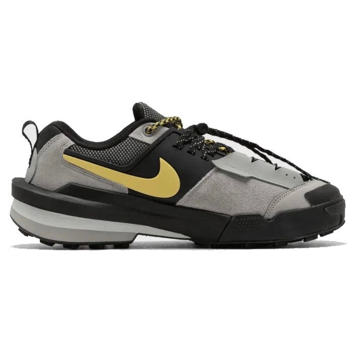 Nike HQ8618-002,Sacai x Nike Zegamadome SP,Sacai x Nike Zegamadome SP Matte Silver,Nike Sacai sneaker,Nike Sacai sneaker silv
