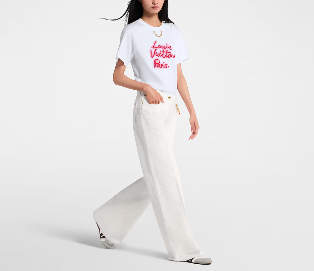 Louis Vuitton 1AIALZ,LV 1AIALZ,Louis Vuitton glow signature T-shirt,LV signature T-shirt,Louis Vuitton logo t-shirt,LV logo t