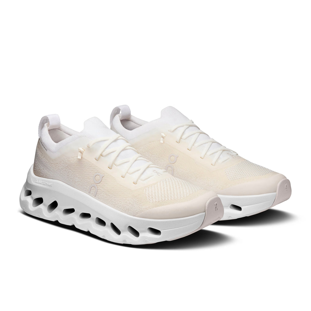 Winniemodo,Winnie modo,Winniemodony,On Cloudtilt Moon Sneaker,On Cloudtilt Moon,On Cloudtilt Moon white,On cloud sneaker whit