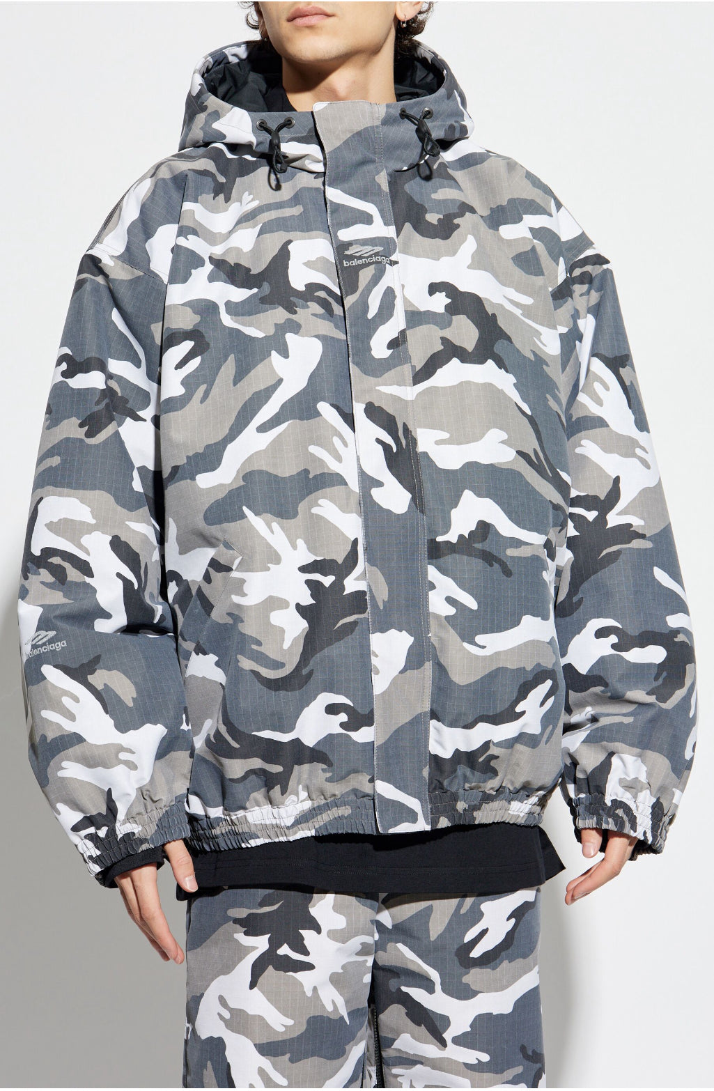 Balenciaga 813160TRL08,Balenciaga ski jacket,Balenciaga camo  jacket,Balenciaga jacket authenticity,Balenciaga ski jacket on