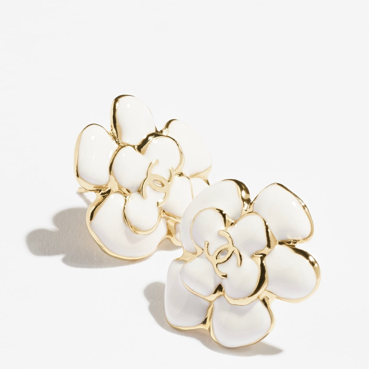 Winniemodo,Winniemodony,Chanel stud earrings 2026,Chanel stud flower,Chanel stud flower white,Chanel stud flower white sale,C