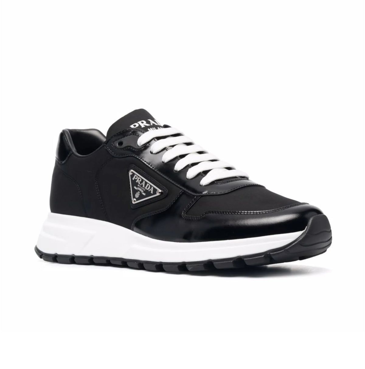 Winniemodo,Winniemodony,Prada 2EE369,Prada re-nylon triangle logo sneakers,Prada re-nylon sneaker,Prada sneaker sale,Prada sn