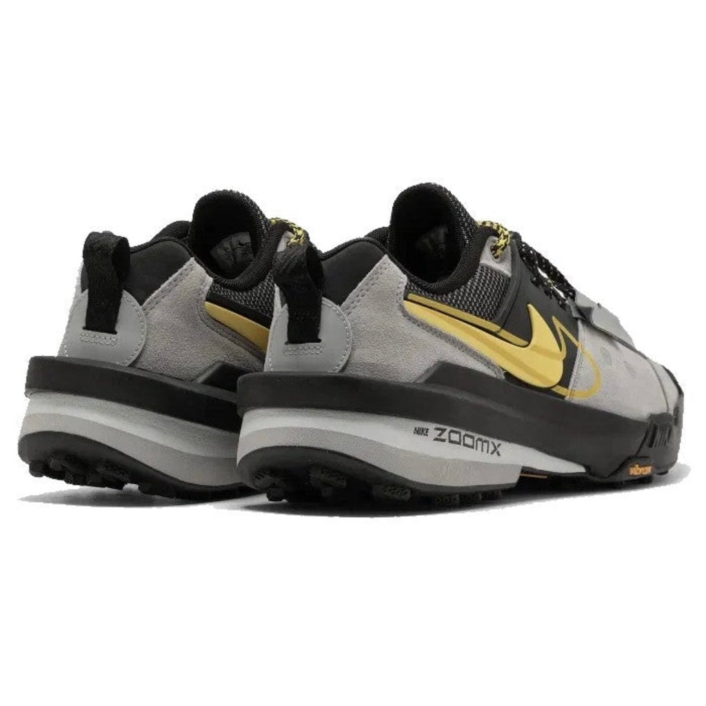 Nike HQ8618-002,Sacai x Nike Zegamadome SP,Sacai x Nike Zegamadome SP Matte Silver,Nike Sacai sneaker,Nike Sacai sneaker silv