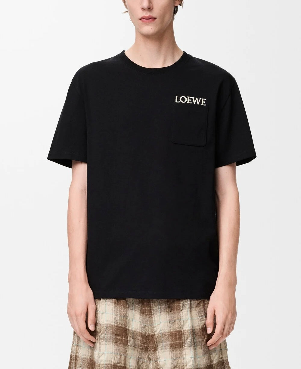 Winniemodo,Winniemodony,Loewe H526Y22XDE,Loewe relaxed fit Tee,Loewe t-shirt 2026,Loewe t-shirt black,Loewe t-shirt men,Loewe