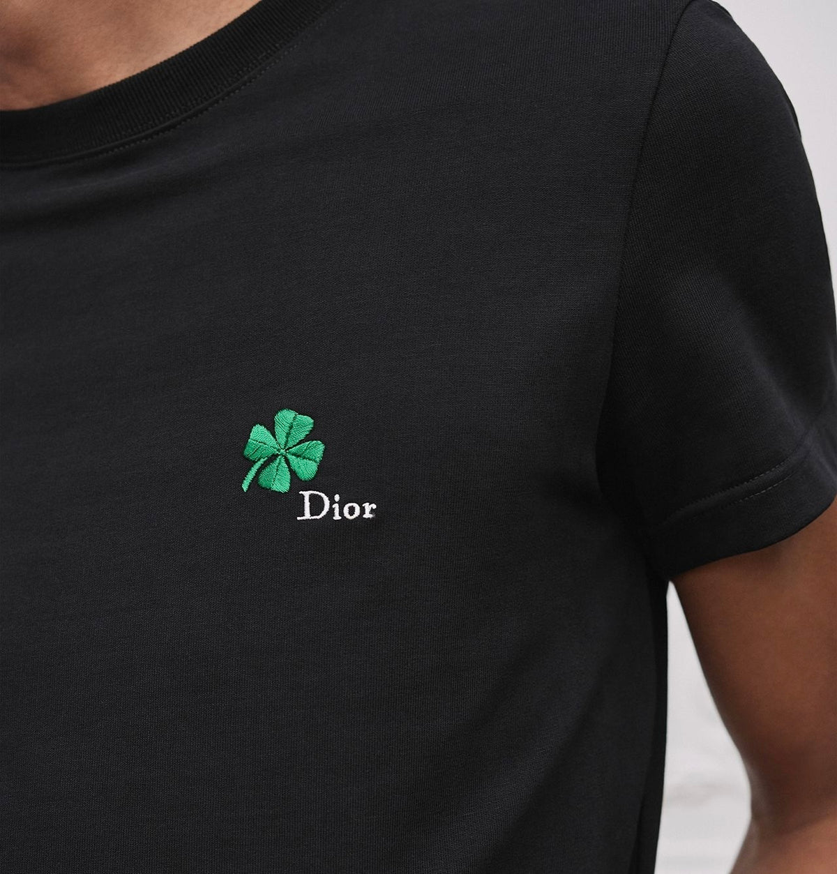 Winniemodo,Winniemodony,Dior 683J614A3036,Dior clover T-shirt sale,Dior T-shirt 2026,Dior T-shirt white,designer fashion,disc