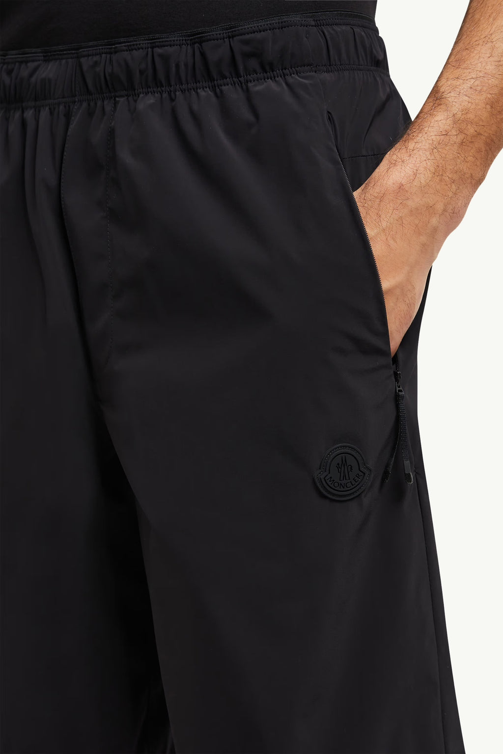 Moncler K10912B0000759865,Moncler logo patch shorts,Moncler black shorts,Moncler black shorts mens,Moncler shorts,Moncler bla