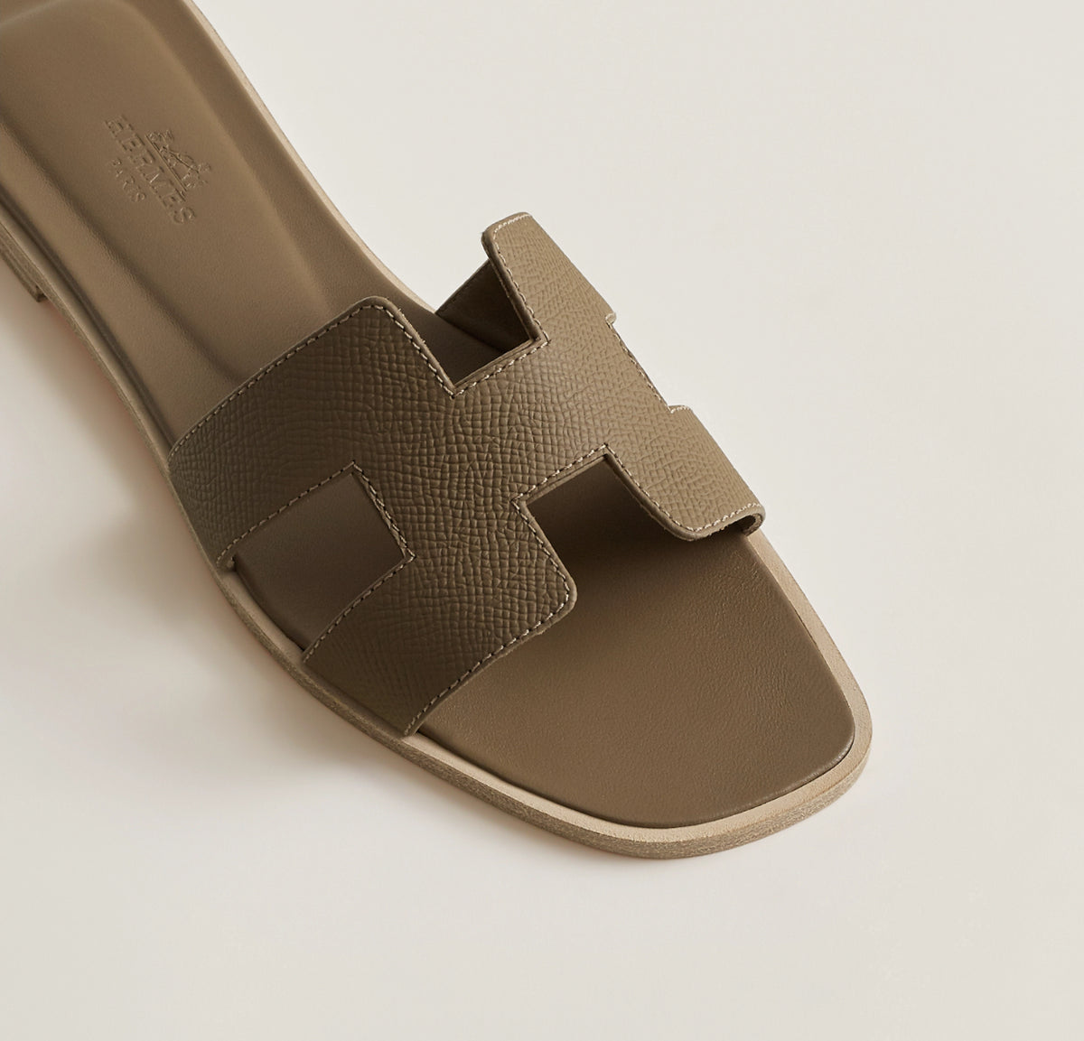 Winniemodo,Winnie modo,Hermes SM0202272Z,Hermes Oran sandal,Hermes Oran etoupe,Hermes sandals women,Hermes sandals sale,Herme