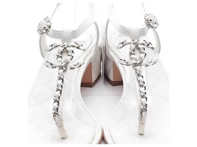 Winniemodo,Winniemodony,Chanel G31463,Chanel CC Chain Thong Sandals white,Chanel Thong Sandals sale,Chanel Thong Sandals chun