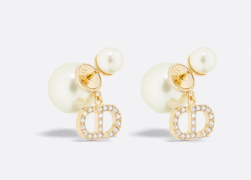 Winniemodo,Winnie modo,Dior tribales earrings pearls,Dior cd logo earrings,Dior pearls earrings sale,Dior pearls earrings,Dio