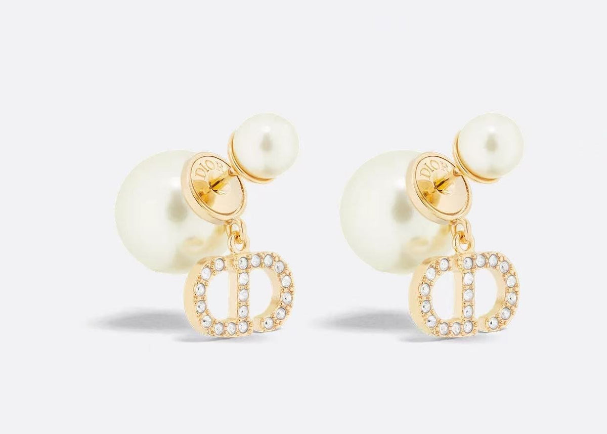 Winniemodo,Winnie modo,Dior tribales earrings pearls,Dior cd logo earrings,Dior pearls earrings sale,Dior pearls earrings,Dio