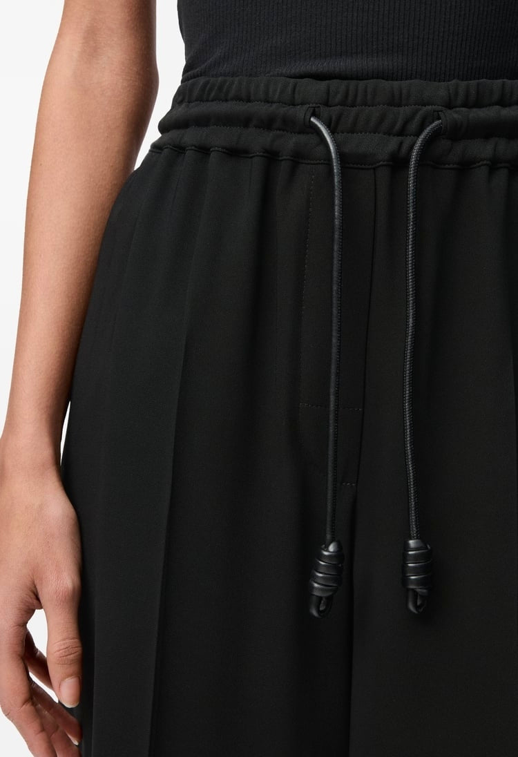 Winniemodo,Winnie modo,Loewe S359Y04XGX,Loewe cropped trousers,Loewe trousers,Loewe trousers black,Loewe trousers sale,Loewe