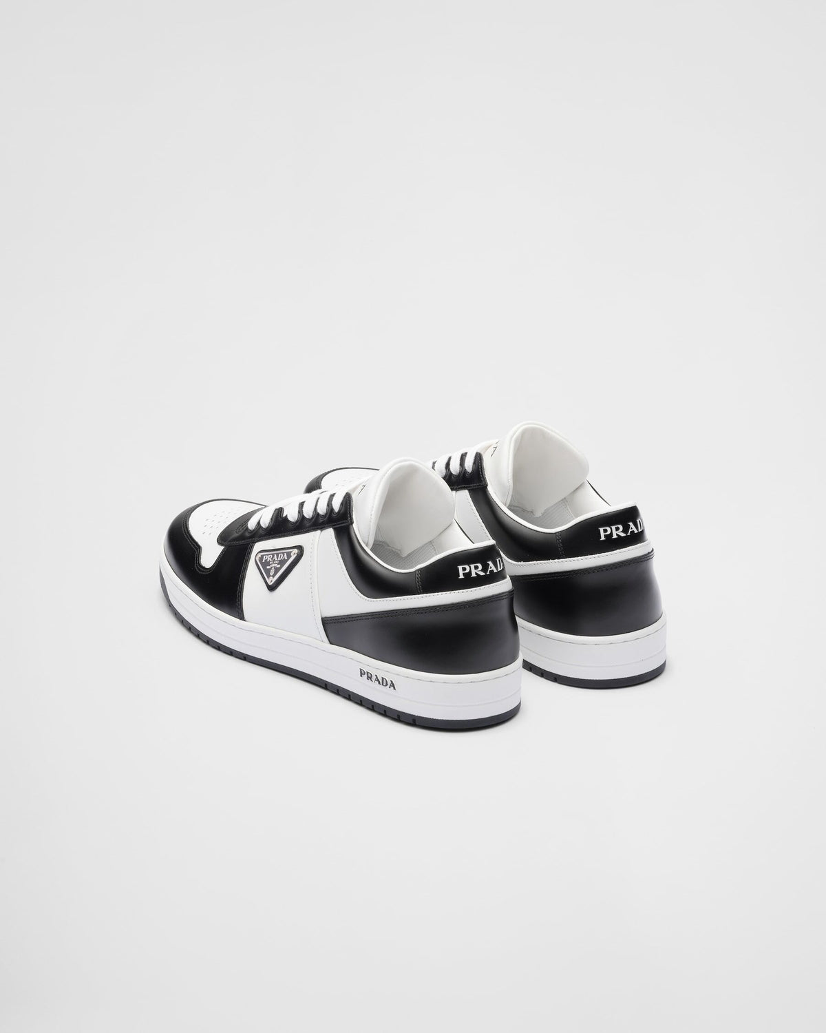 Prada 2EE364,Winniemodo,Winnie modo,Prada downtown leather sneakers,Prada sneakers black and white,Prada sneaker mens,Prada s