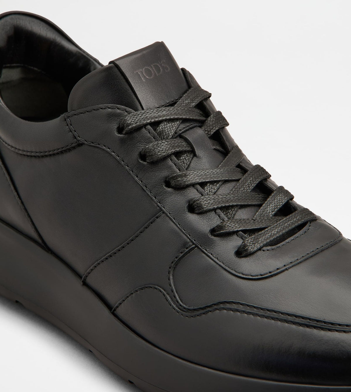 Winniemodo,Winnie modo,Tods XXM79K0Z281THCB999,Tod’s red dot sneakers,Tod’s sneaker,Tod’s sneaker all black,Tod’s sneaker sal
