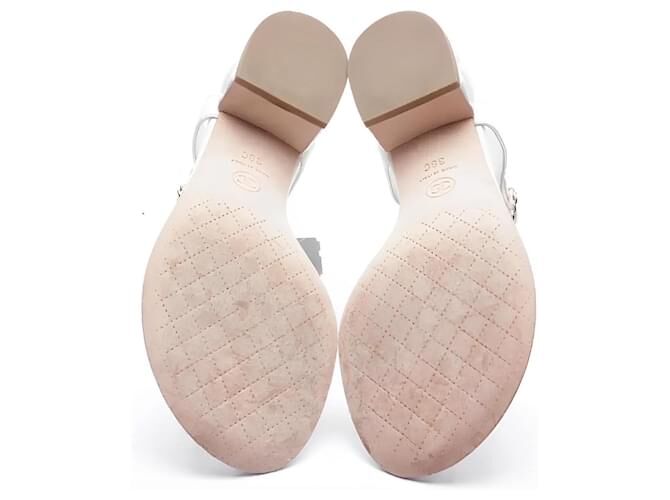 Winniemodo,Winniemodony,Chanel G31463,Chanel CC Chain Thong Sandals white,Chanel Thong Sandals sale,Chanel Thong Sandals chun