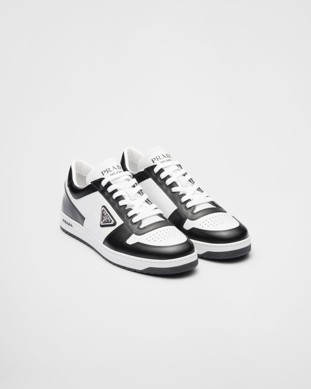 Prada 2EE364,Winniemodo,Winnie modo,Prada downtown leather sneakers,Prada sneakers black and white,Prada sneaker mens,Prada s