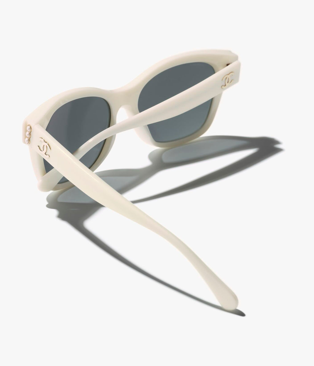 Winniemodo,Winniemodony,Chanel A71494,Chanel square 5480 sunglasses,Chanel square sunglasses white,Chanel sunglasses white,Ch