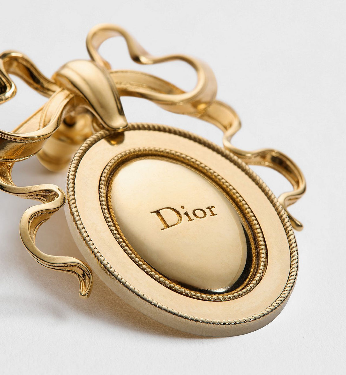 Winniemodo,Winniemodony,Dior E4617WOMMT,Dior earrings sale,Dior medaillon earrings,Dior gold earrings,Dior earrings outlet,Di