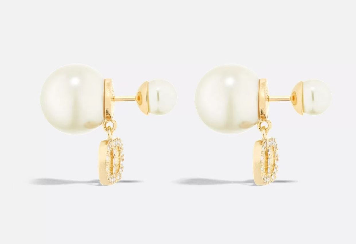 Winniemodo,Winnie modo,Dior tribales earrings pearls,Dior cd logo earrings,Dior pearls earrings sale,Dior pearls earrings,Dio