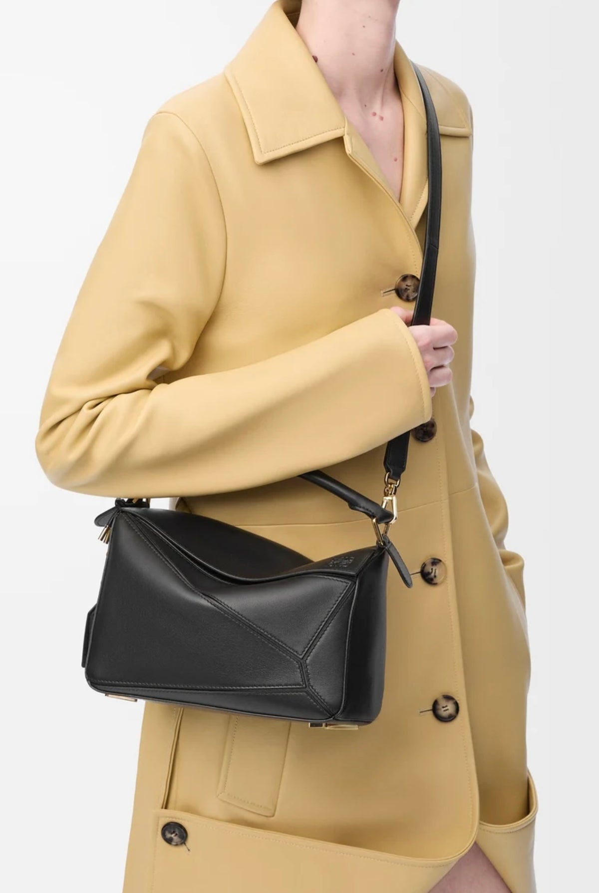Loewe puzzle bag,Loewe puzzle black bag,Loewe puzzle bag small,Loewe small featherlight puzzle bag,Loewe bag,Loewe Lambskin p