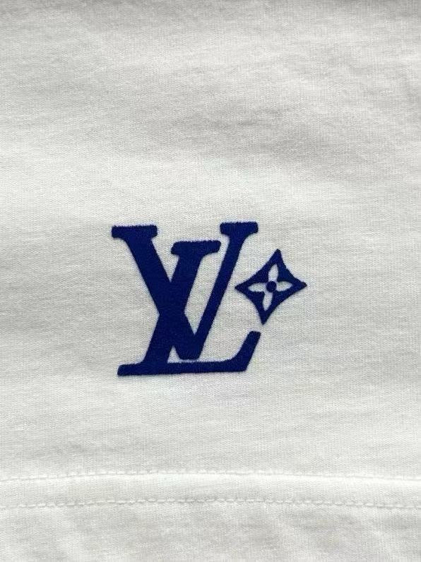 Louis Vuitton 1AHCW5,LV 1AHCW5,Louis Vuitton Graphic T-shirt,Louis Vuitton white T-shirt,LV white mens T-shirt,LV t-shirt 202