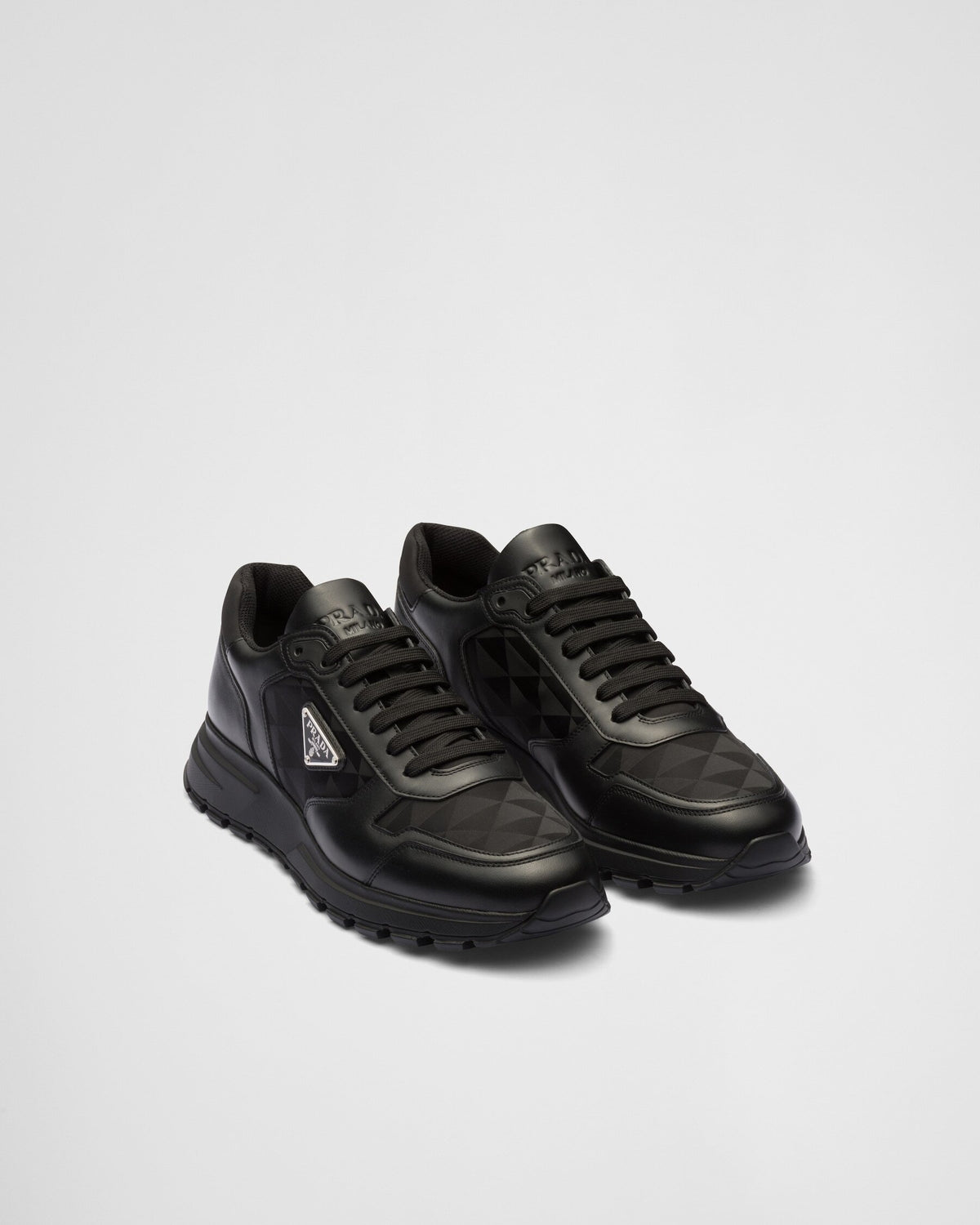 Winniemodo,Winniemodony,Prada 2EE390,Prada re-nylon sneaker,Prada sneaker black,Prada sneaker men,Prada sneaker triangle prin