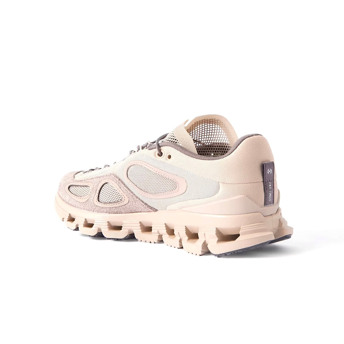 Winniemodo,Winnie modo,On Cloud X 4 FKA twigs sneaker,On Cloud X 4 FKA,On Cloud X 4 FKA grey,On Cloud X 4 FKA sneaker,On Clou