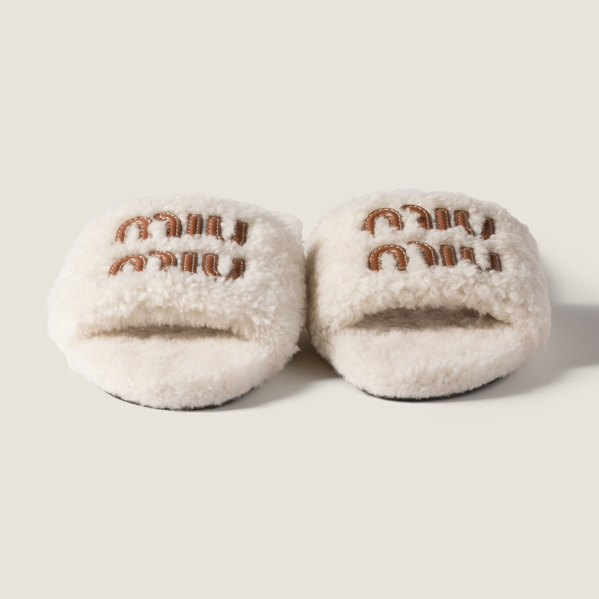 Winniemodo,Winnie modo,MIU MIU 5XX664,MIU MIU shearling slippers,Miu Miu shearling slides,MIU MIU slippers fur,MIU MIU slippe