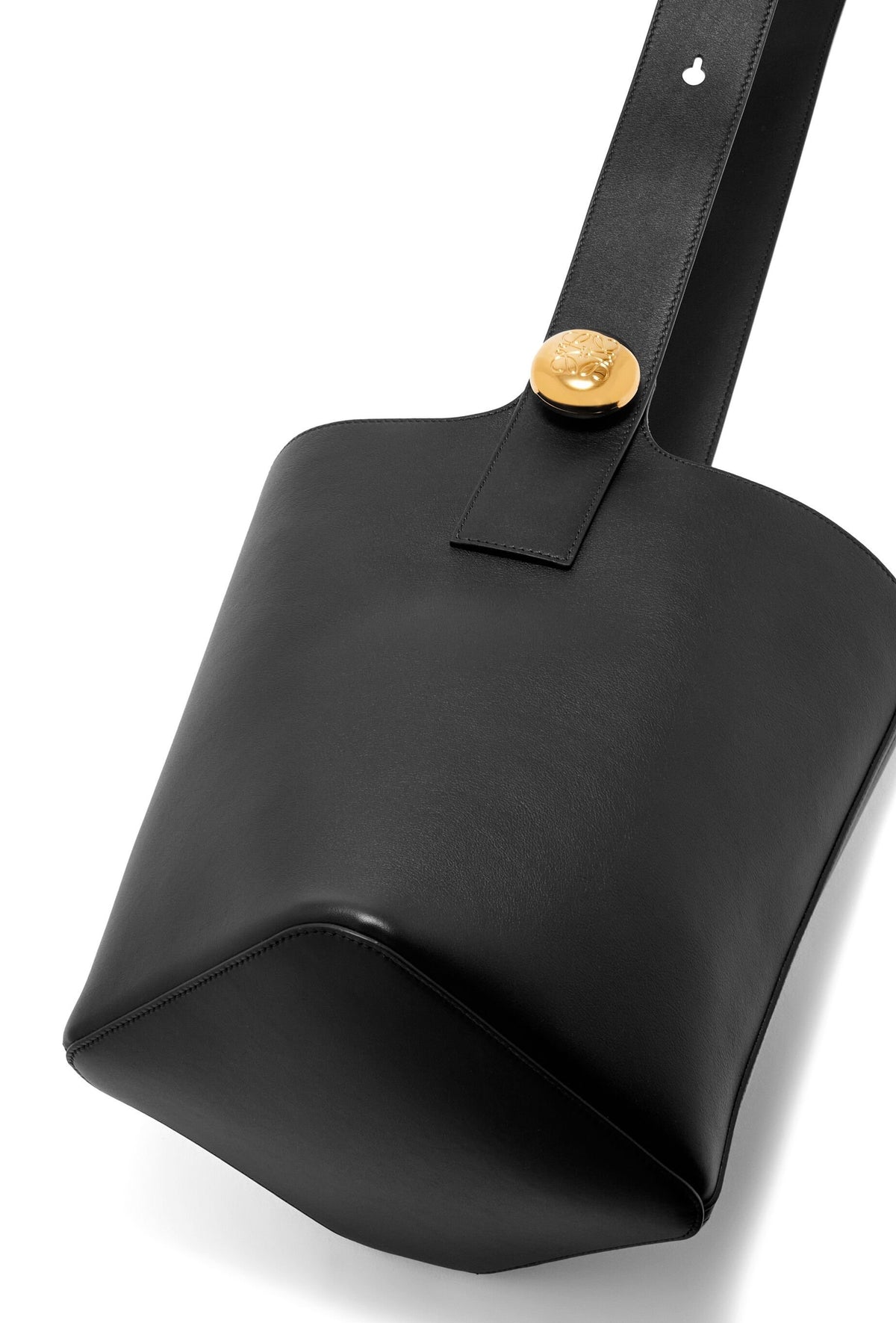 LOEWE bag,loewe ,loewe bag on sale,loewe bag online shop,loewe bag outlet,loewe ,Loewe medium pebble bucket bag in mellow cal
