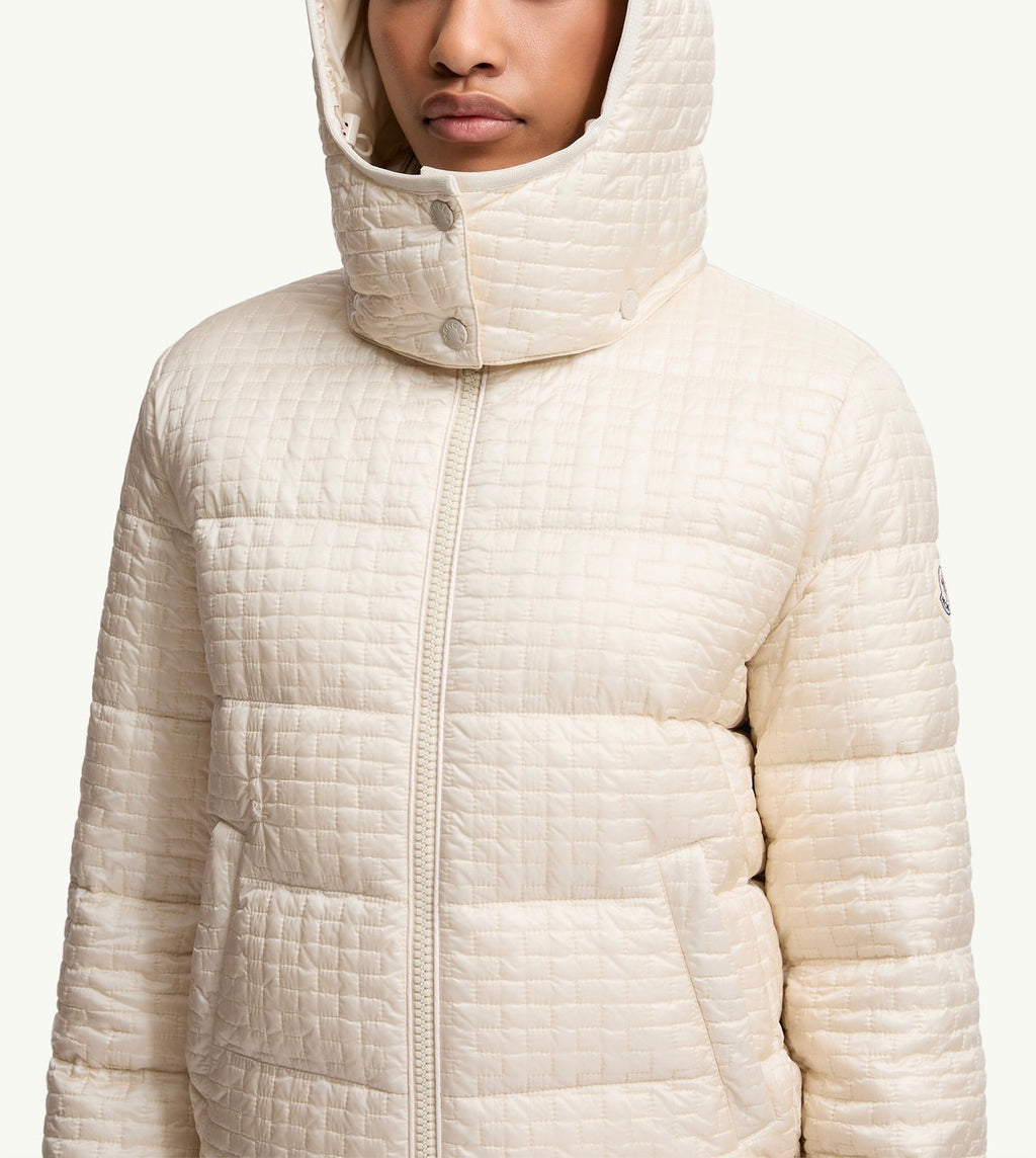 Winniemodo,Winnie modo,Moncler K20931A00006788QF,Moncler hooded short down,Moncler down,Moncler down beige,Moncler down beige