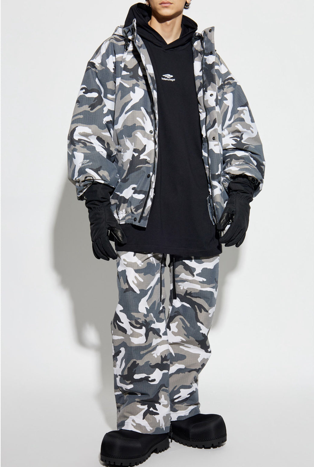 Balenciaga 813160TRL08,Balenciaga ski jacket,Balenciaga camo  jacket,Balenciaga jacket authenticity,Balenciaga ski jacket on